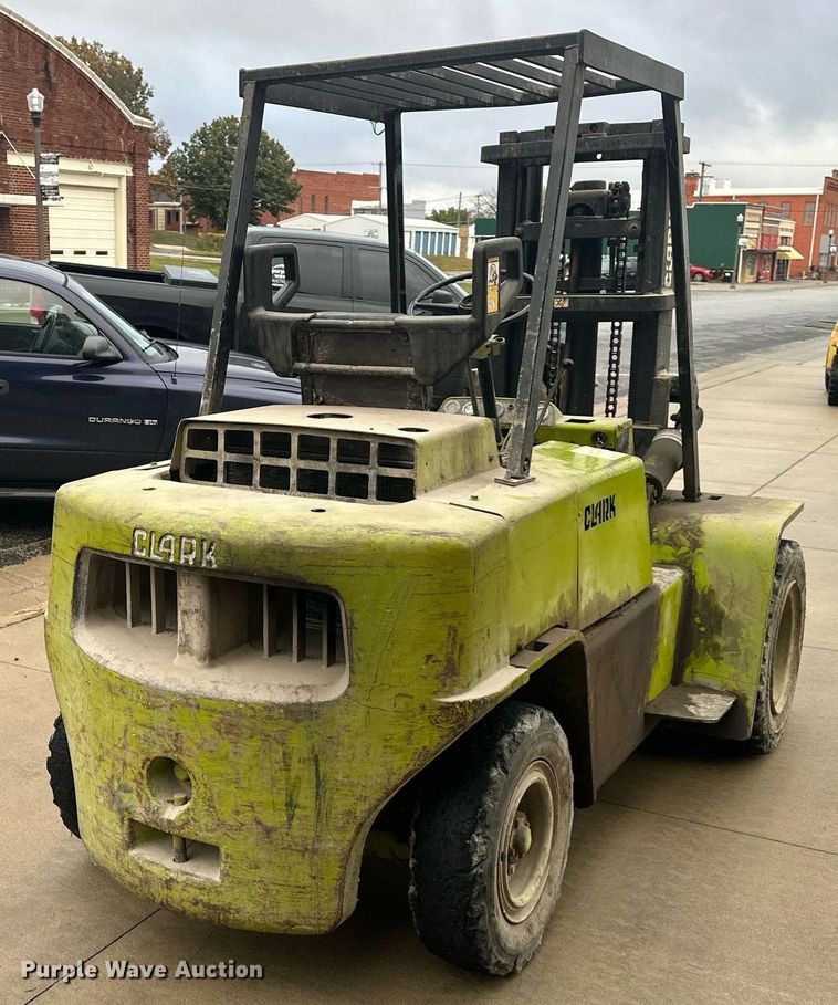 image for item DW2895 Clark  forklift