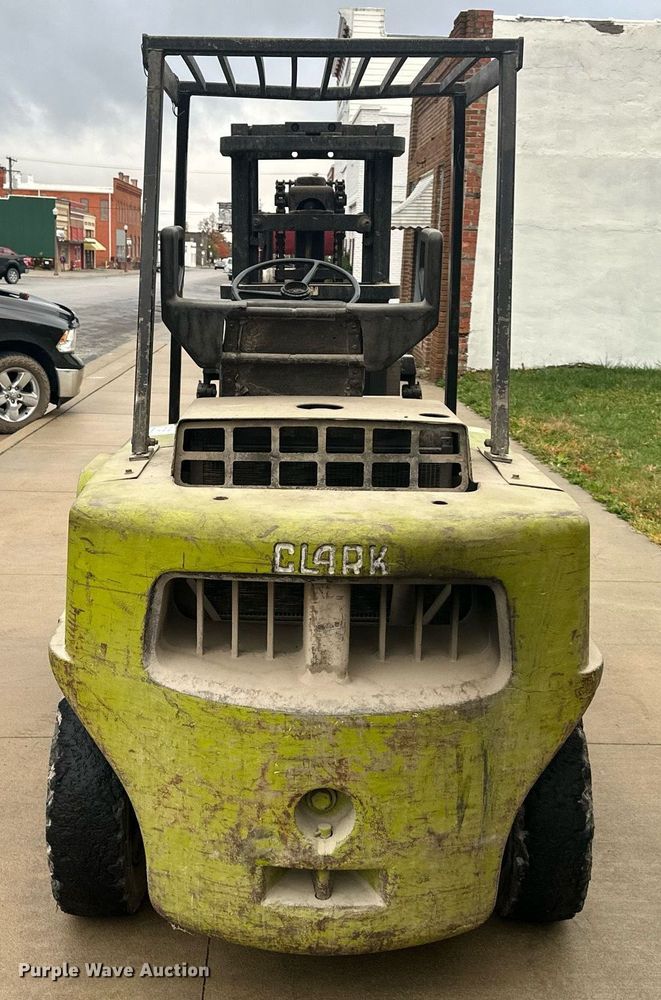 image for item DW2895 Clark  forklift