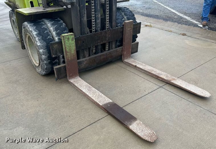 image for item DW2895 Clark  forklift