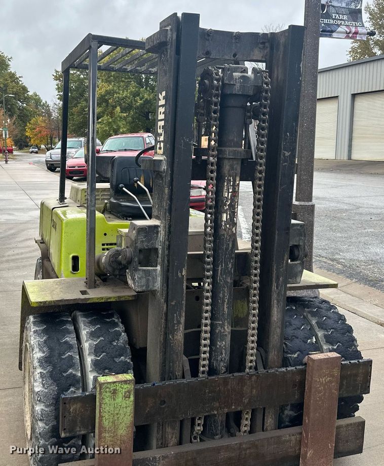 image for item DW2895 Clark  forklift