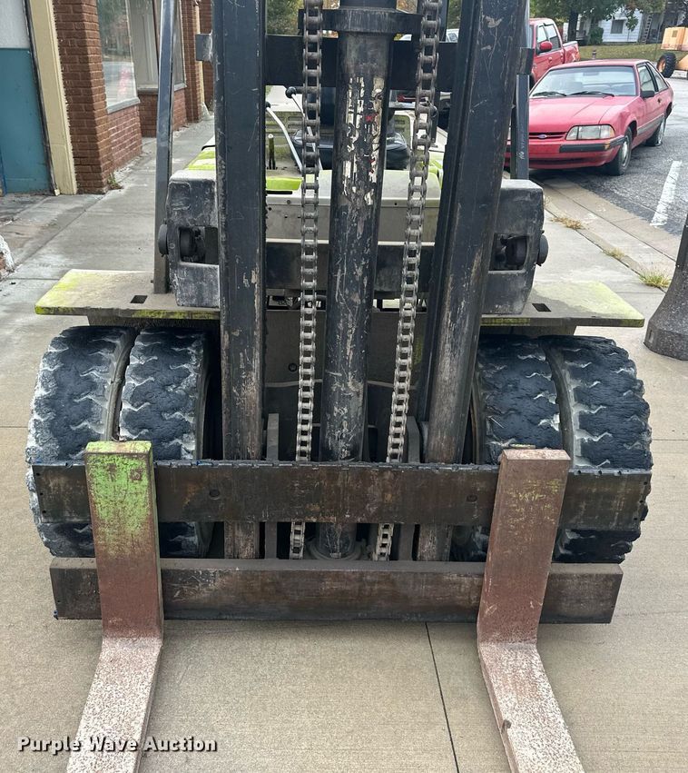 image for item DW2895 Clark  forklift