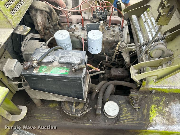 image for item DW2895 Clark  forklift