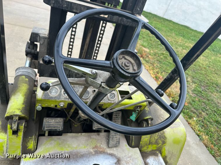 image for item DW2895 Clark  forklift