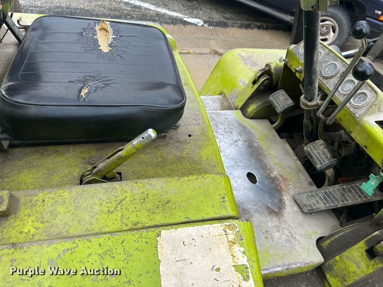 image for item DW2895 Clark  forklift