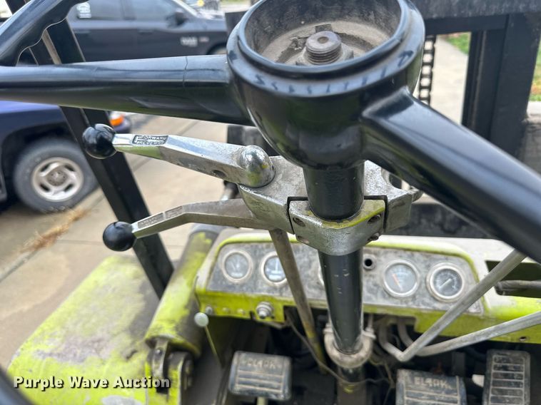 image for item DW2895 Clark  forklift