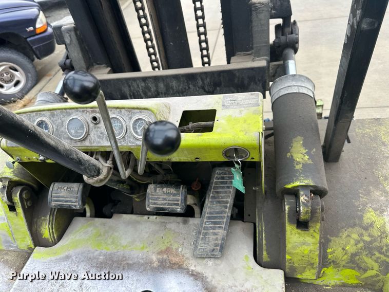 image for item DW2895 Clark  forklift