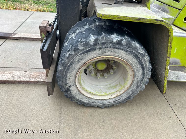 image for item DW2895 Clark  forklift