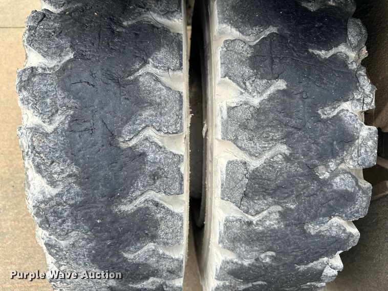 image for item DW2895 Clark  forklift