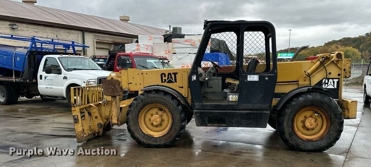 image for item DW2898 1996 Caterpillar TH83  telehandler