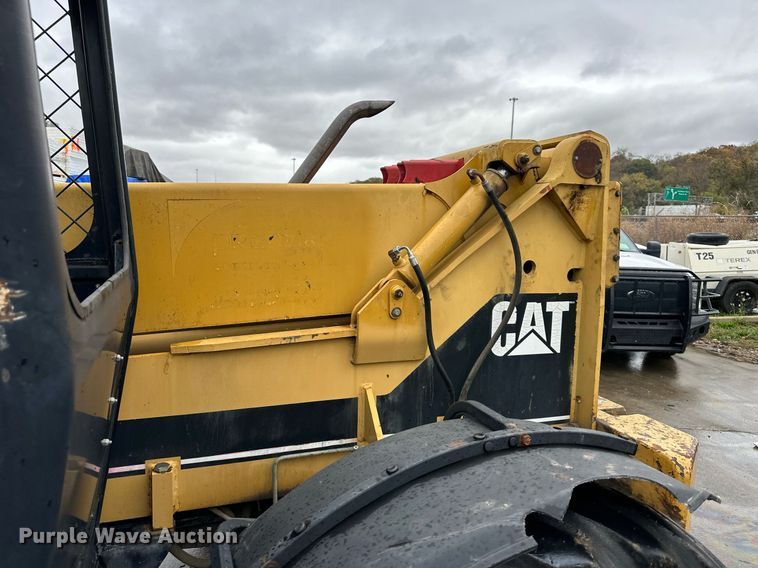 image for item DW2898 1996 Caterpillar TH83  telehandler