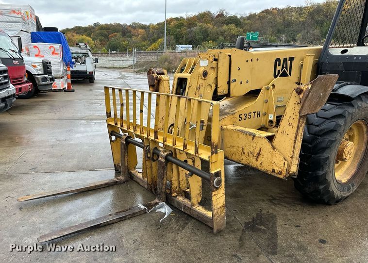 image for item DW2898 1996 Caterpillar TH83  telehandler