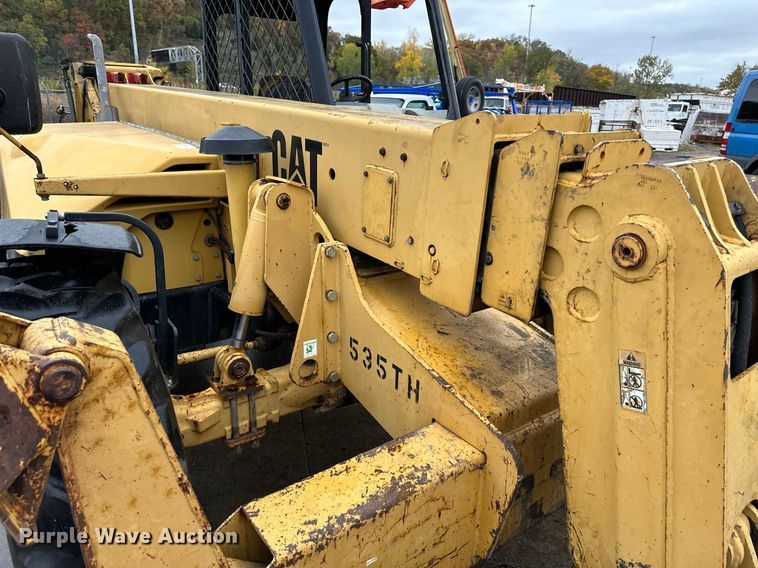 image for item DW2898 1996 Caterpillar TH83  telehandler