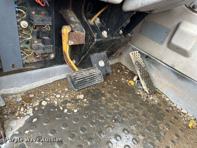 image for item DW2898 1996 Caterpillar TH83  telehandler