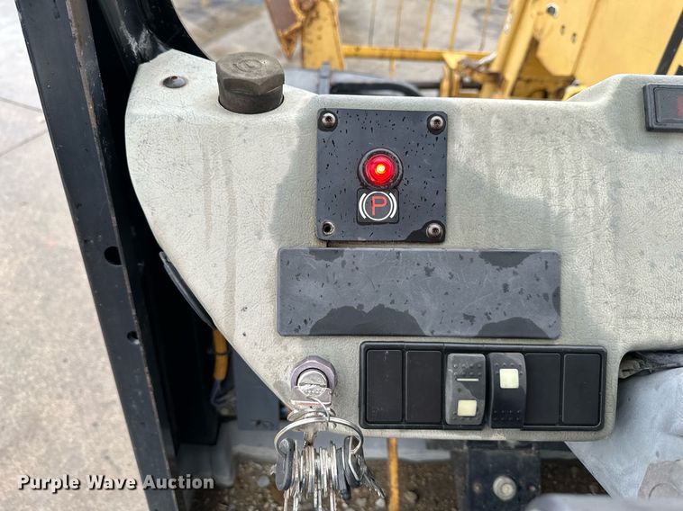 image for item DW2898 1996 Caterpillar TH83  telehandler
