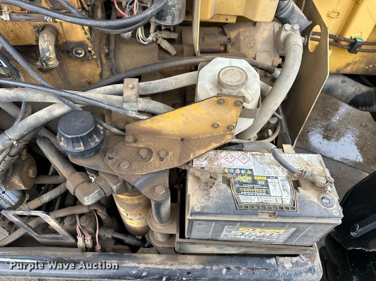 image for item DW2898 1996 Caterpillar TH83  telehandler