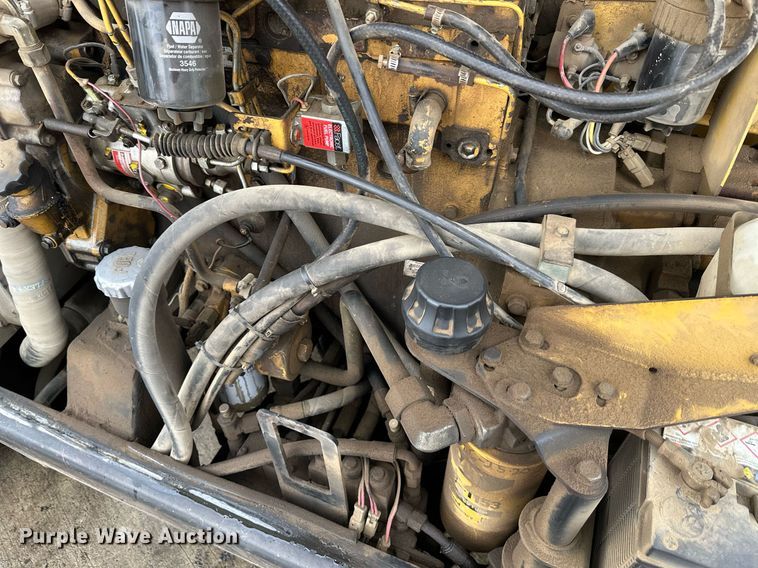 image for item DW2898 1996 Caterpillar TH83  telehandler