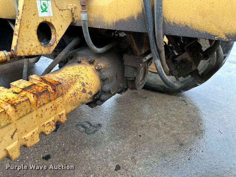 image for item DW2898 1996 Caterpillar TH83  telehandler