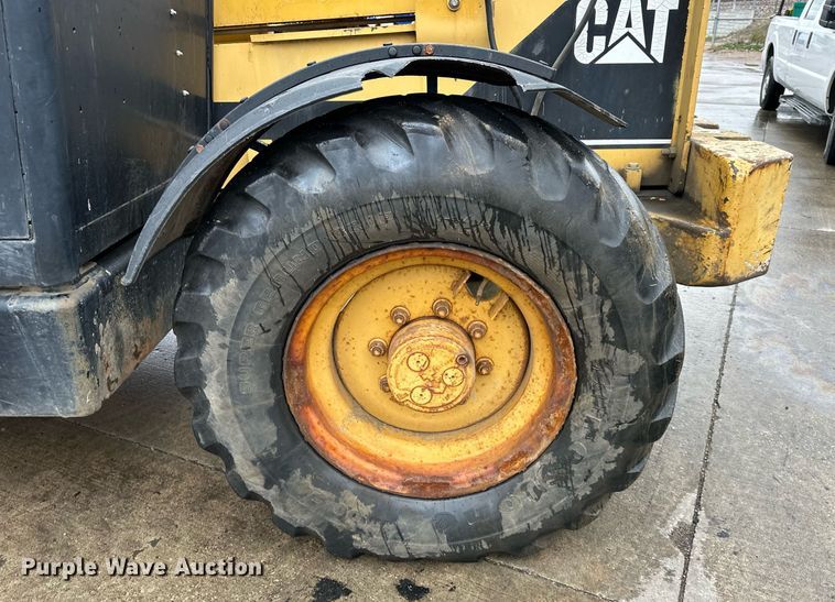 image for item DW2898 1996 Caterpillar TH83  telehandler