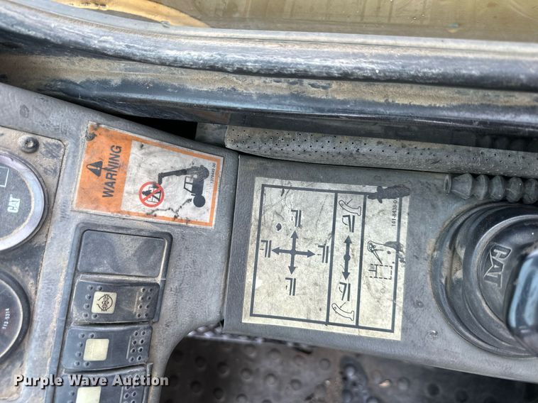 image for item DW2899 2003 Caterpillar TH83  telehandler