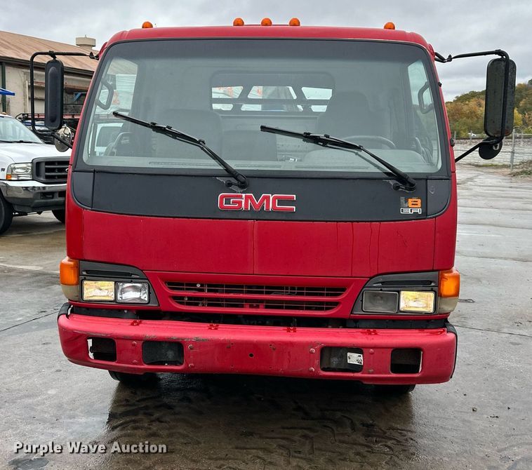 image for item DW2901 2004 GMC W4500  flatbed truck