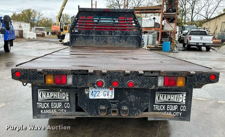 image for item DW2901 2004 GMC W4500  flatbed truck