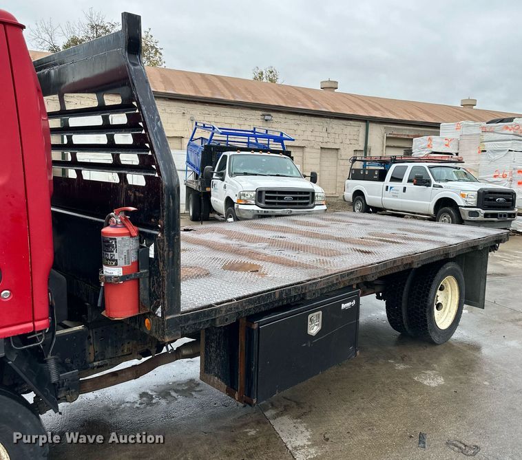 image for item DW2901 2004 GMC W4500  flatbed truck