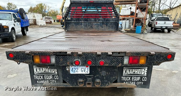 image for item DW2901 2004 GMC W4500  flatbed truck