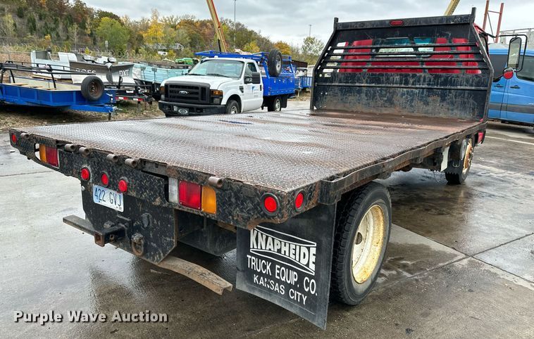 image for item DW2901 2004 GMC W4500  flatbed truck