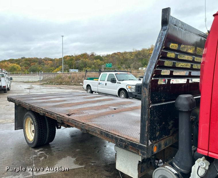 image for item DW2901 2004 GMC W4500  flatbed truck