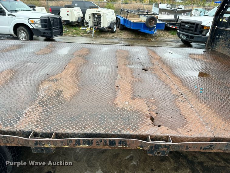 image for item DW2901 2004 GMC W4500  flatbed truck