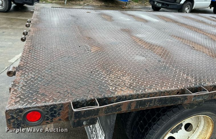 image for item DW2901 2004 GMC W4500  flatbed truck