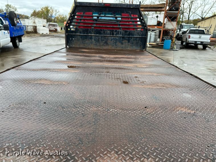 image for item DW2901 2004 GMC W4500  flatbed truck