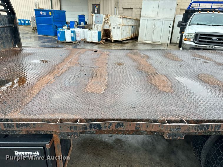 image for item DW2901 2004 GMC W4500  flatbed truck