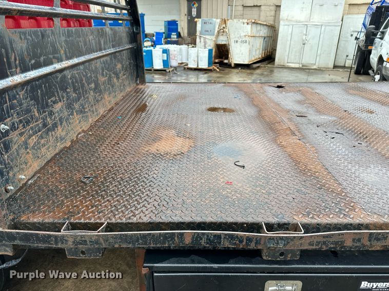 image for item DW2901 2004 GMC W4500  flatbed truck