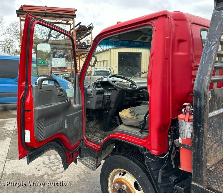 image for item DW2901 2004 GMC W4500  flatbed truck