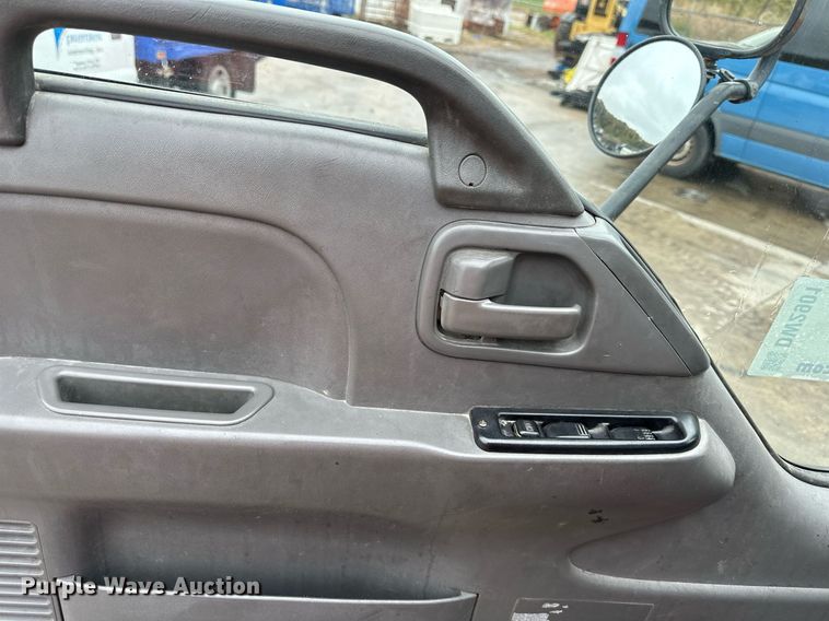 image for item DW2901 2004 GMC W4500  flatbed truck