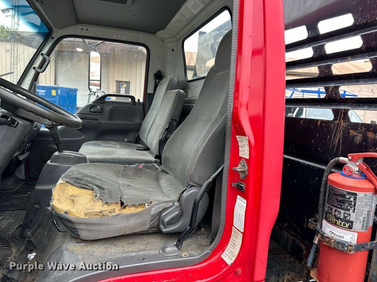 image for item DW2901 2004 GMC W4500  flatbed truck