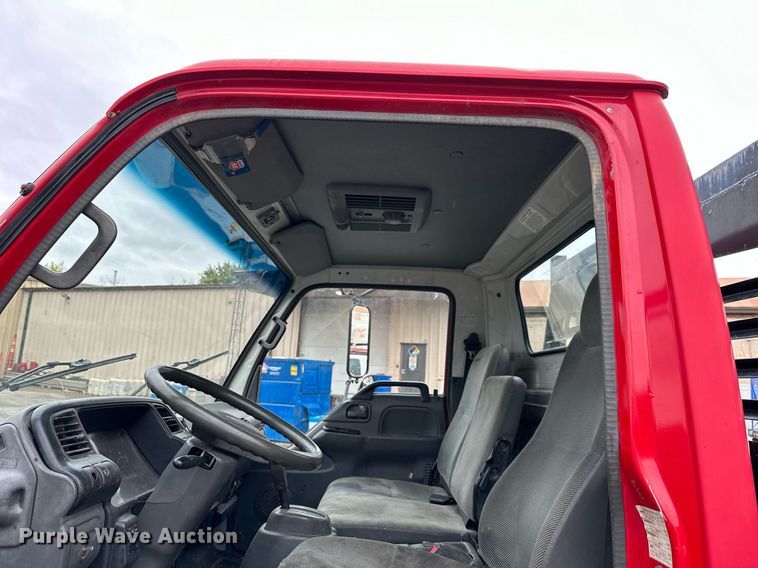 image for item DW2901 2004 GMC W4500  flatbed truck