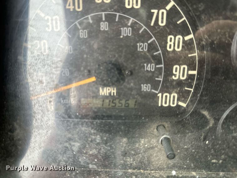 image for item DW2901 2004 GMC W4500  flatbed truck