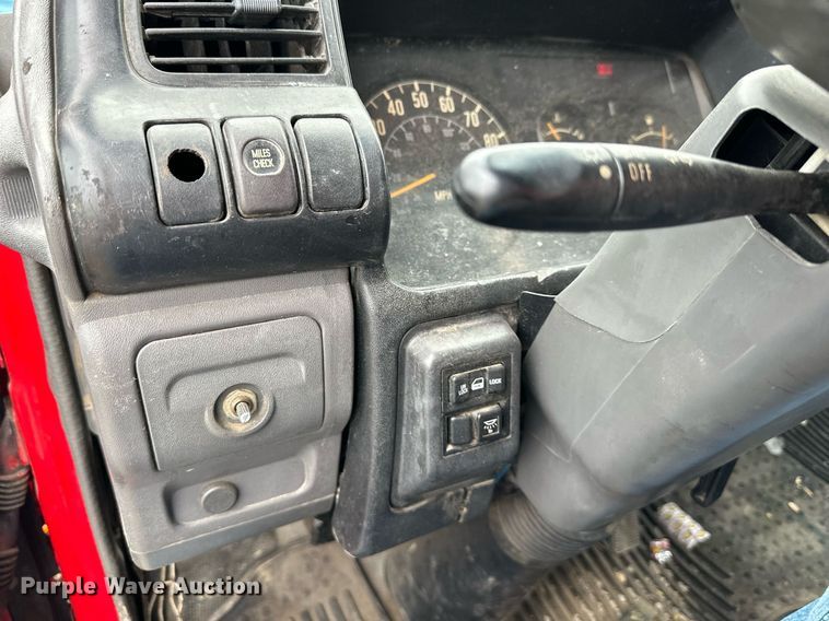 image for item DW2901 2004 GMC W4500  flatbed truck