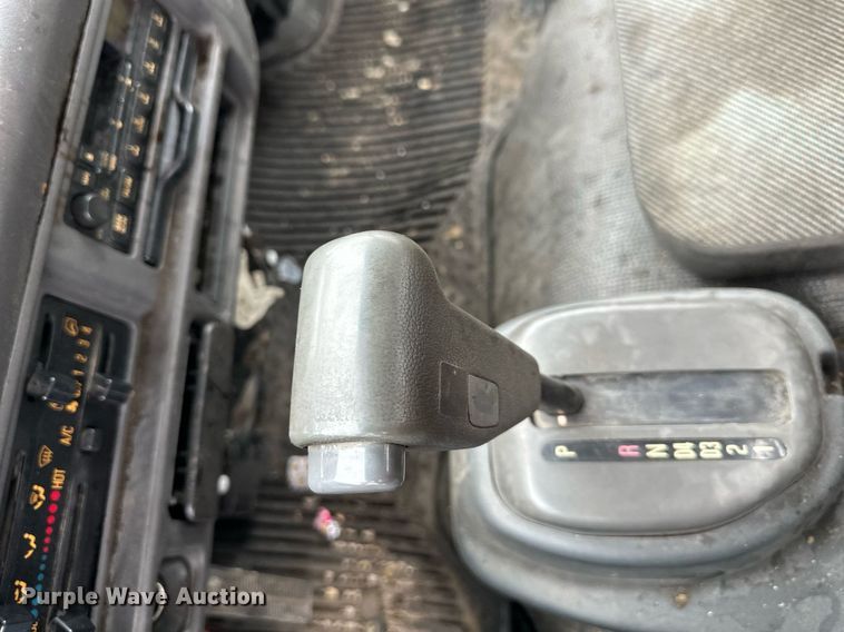 image for item DW2901 2004 GMC W4500  flatbed truck