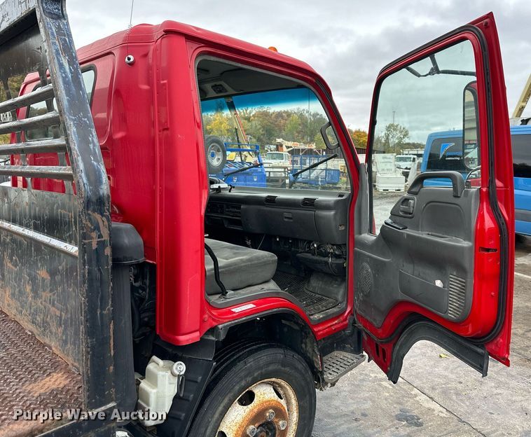 image for item DW2901 2004 GMC W4500  flatbed truck