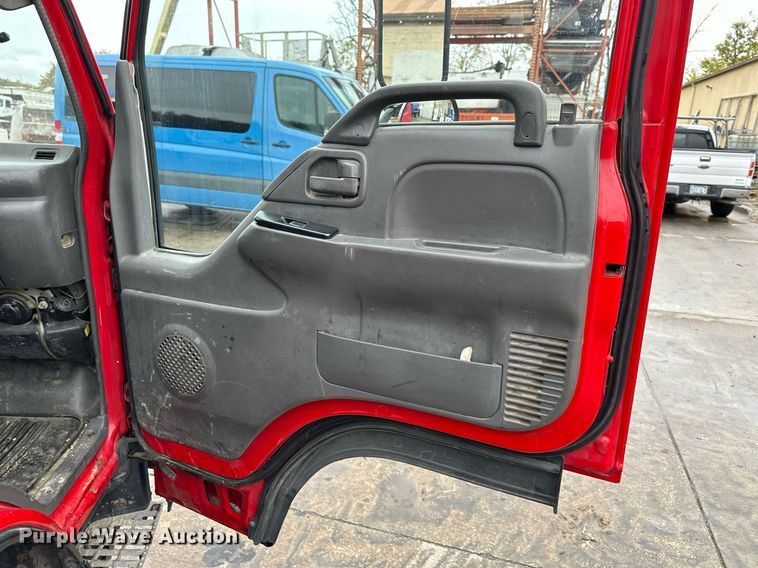 image for item DW2901 2004 GMC W4500  flatbed truck