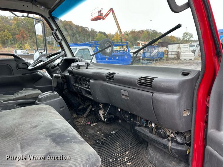 image for item DW2901 2004 GMC W4500  flatbed truck