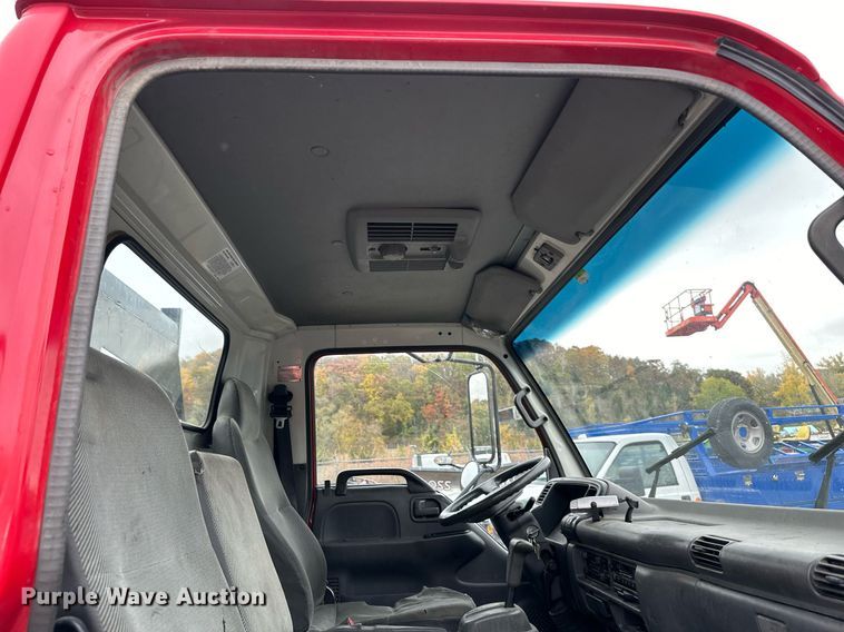 image for item DW2901 2004 GMC W4500  flatbed truck