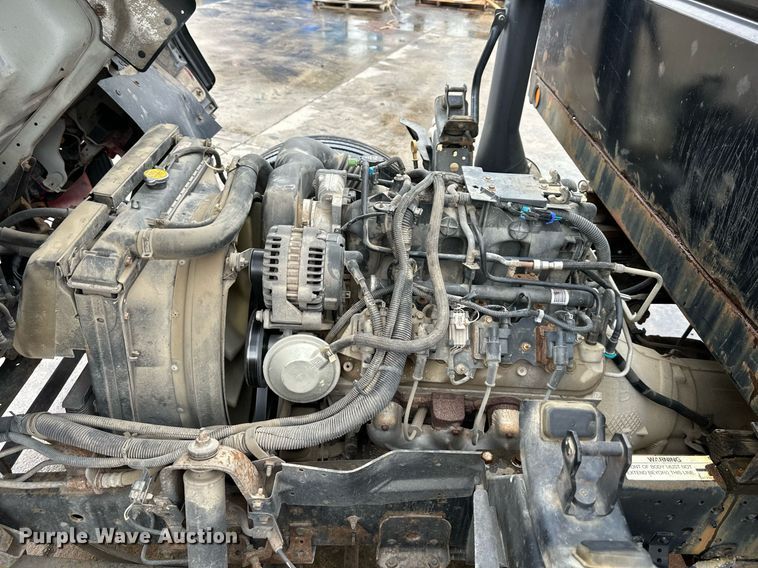 image for item DW2901 2004 GMC W4500  flatbed truck