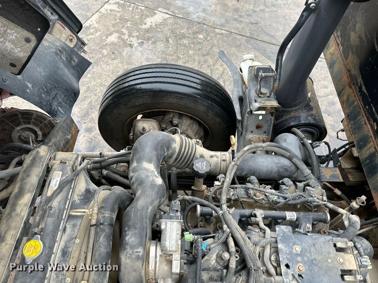 image for item DW2901 2004 GMC W4500  flatbed truck