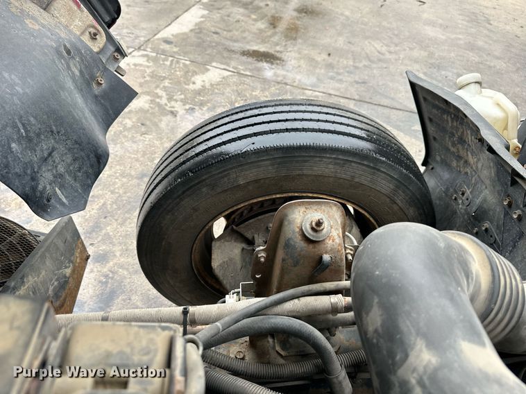 image for item DW2901 2004 GMC W4500  flatbed truck