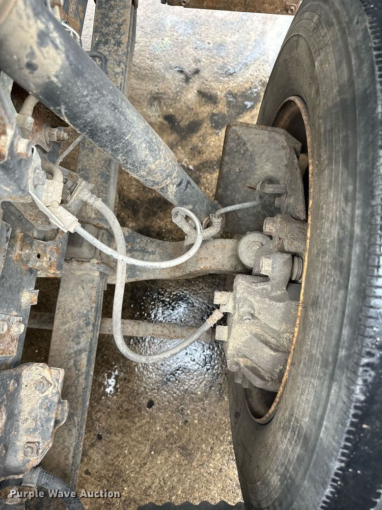 image for item DW2901 2004 GMC W4500  flatbed truck