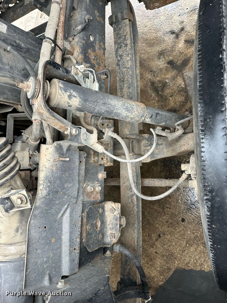 image for item DW2901 2004 GMC W4500  flatbed truck